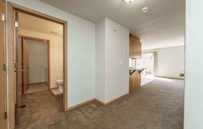 Comfortable 3-Bedroom Townhouse with A/C, Washer & Dryer, and Attached Garage