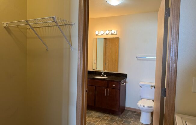 1 bed, 1 bath, 718 sqft, $985, Unit 605-307