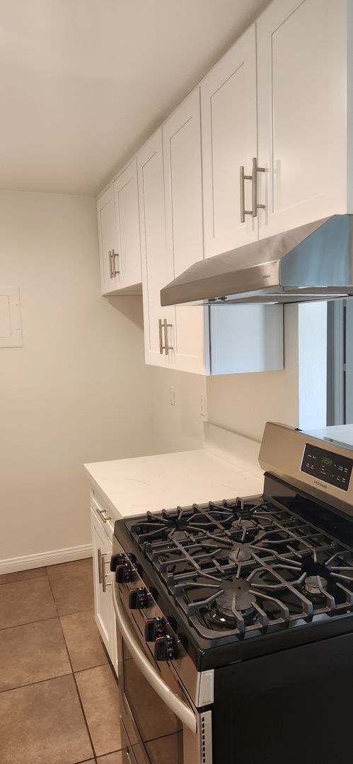 1 bed, 1 bath, 825 sqft, $2,100, Unit 120