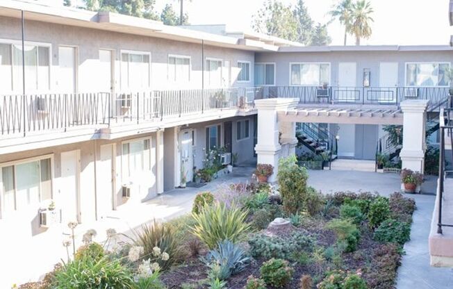 Studio, 1 bath, 392 sqft, $1,400, Unit 832 #06