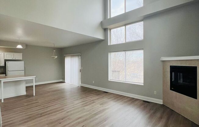 RENOVATED 4 bed 3.5 bath Duplex - Available for IMMEDIATE move in