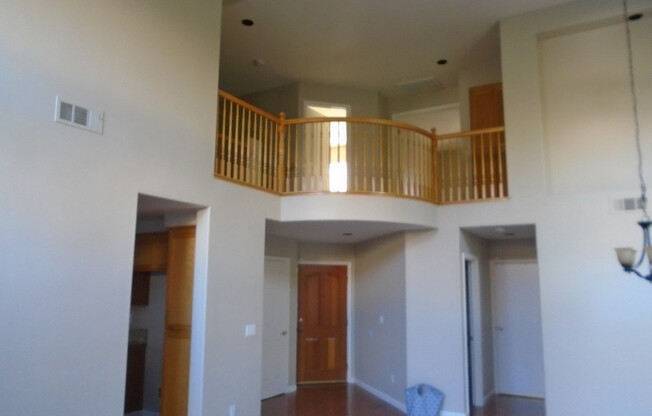 Pool & Spa ! East Roseville -2 Story, 3 Bed, 2.5 Ba, Spacious fence Rear yard, Pool Service, HOA