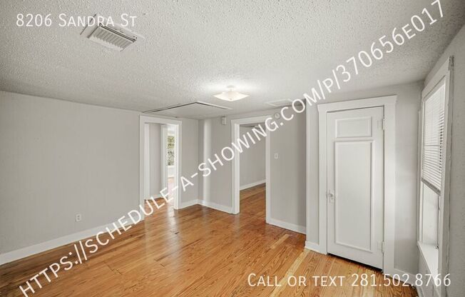 8206 SANDRA ST