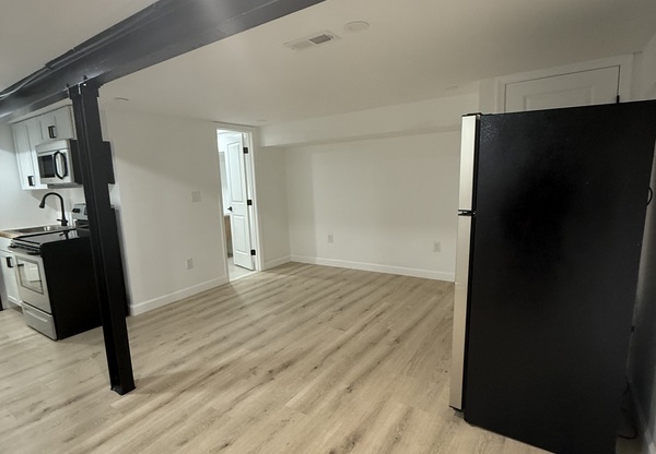 1212 18 ST NE