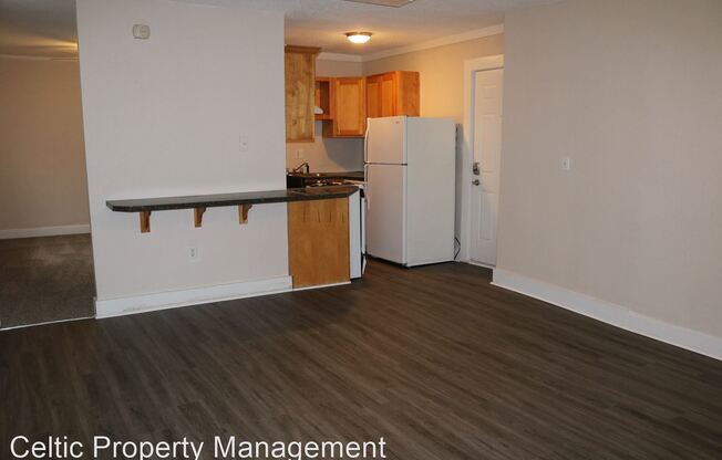 905-911 W 40th Terr
