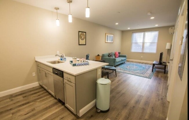 1 bed, 1 bath, 800 sqft, $2,100, Unit 42