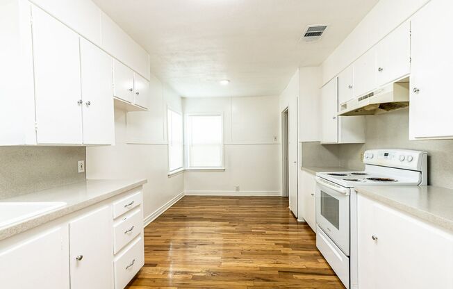 2 beds, 1 bath, $995