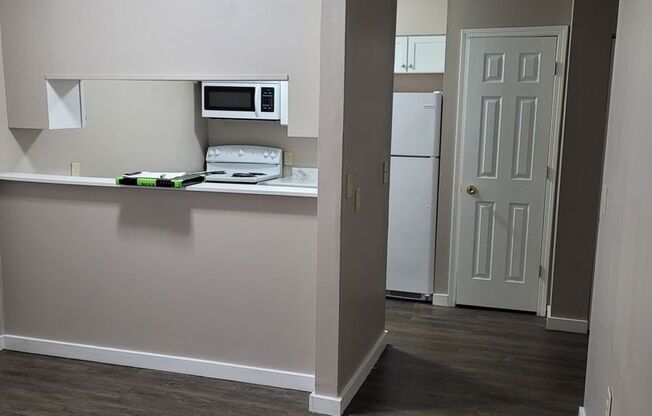 1 bed, 1 bath, 530 sqft, $825, Unit 350 B02