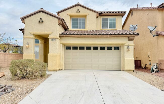 ABSOLUTELY BEAUTIFUL HOME CLOSE TO THE FREEWAY AND MAJOR SHOPPING CENTERS