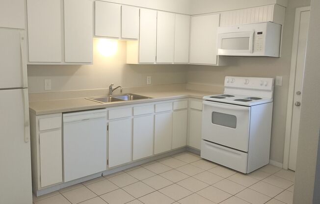 Charming 2-Bedroom Apartments with Mountain Views in Colorado Springs!