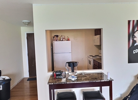 2 beds, 1 bath, 999 sqft, $3,600, Unit 27