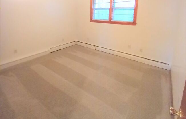 2 beds, 1 bath, 903 sqft, $1,150, Unit B-12