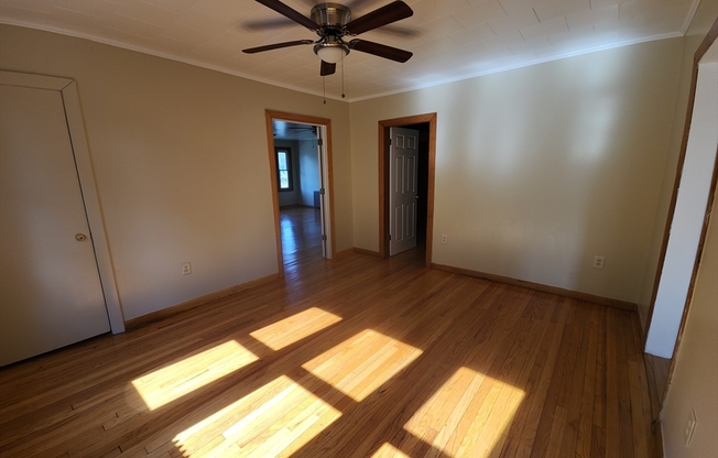 3 beds, 1 bath, 1,300 sqft, $1,900, Unit 1