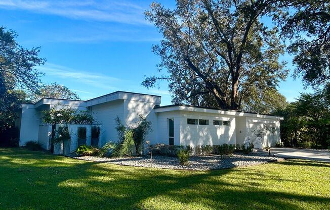 Breathtaking 3/3 Stunning Pool Home with a Beautiful Garden in the Desirable Druid Hills Estates - Maitland!