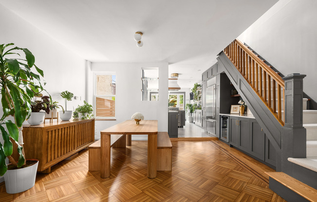 26 E 10 ST