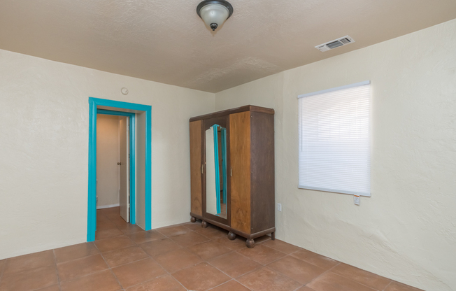 2 beds, 1 bath, $1,700