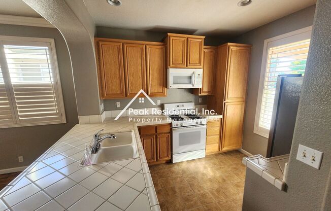 Wonderful 3bd/2ba Elk Grove Home with 2 Car Garage