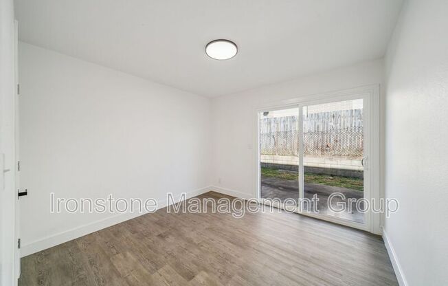 3169 E 49 ST
