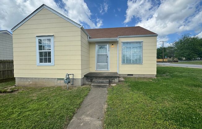 2 bedroom 1 bathroom home Ready for move-in May 1st!!!