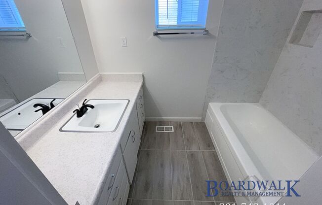 1 bed, 1 bath, 800 sqft, $1,099, Unit 3545 West Temple