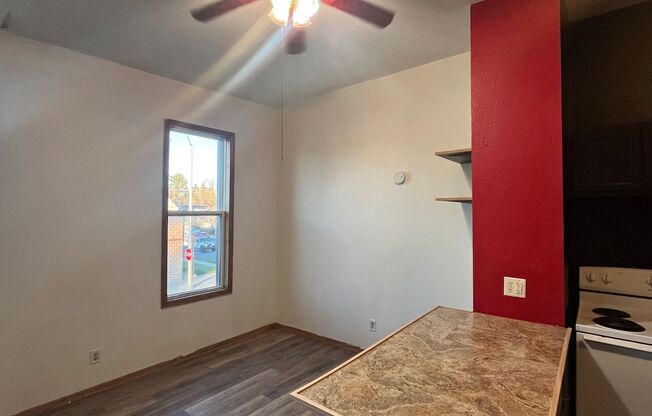 3 beds, 1 bath, 1,200 sqft, $750, Unit Upper