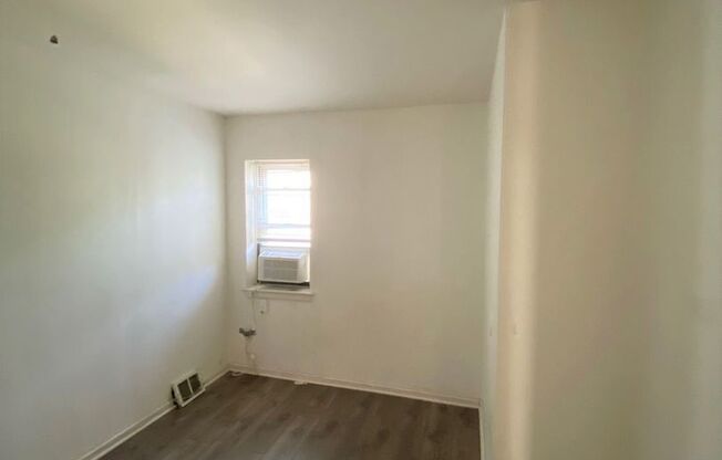 3 beds, 1 bath, 1,500 sqft, $1,800, Unit #2