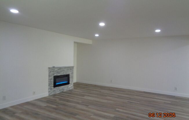 Single Story Condo in Park Somerset complex