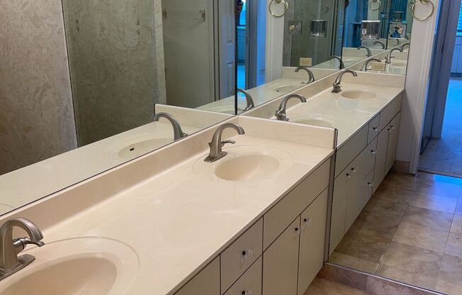 2 beds, 2 baths, $2,700, Unit Marco Polo