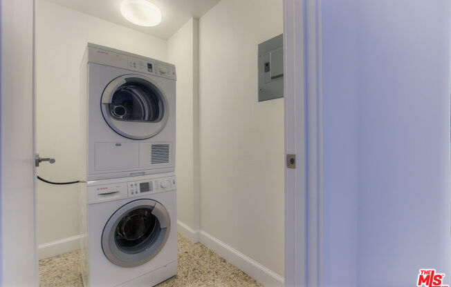 1 bed, 2 baths, 1,300 sqft, $5,795, Unit 39G