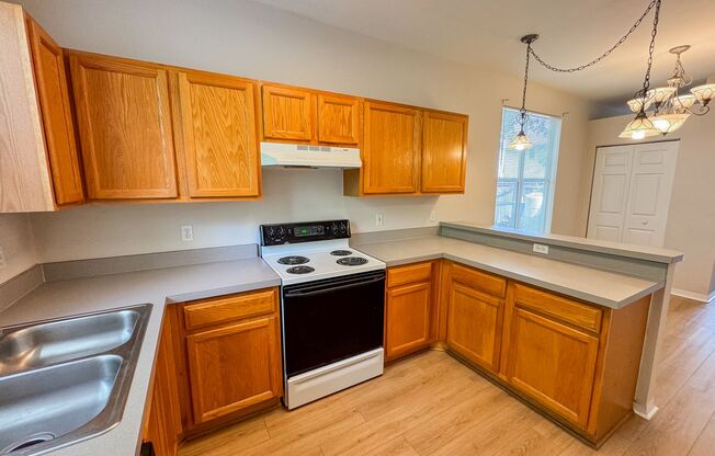 2 beds, 2.5 baths, $1,350, Unit Unit #912