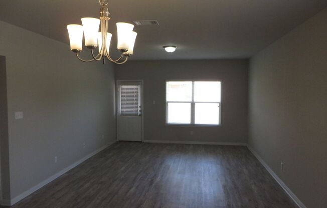 3 bedroom 2 bath in the La Conterra neighborhood