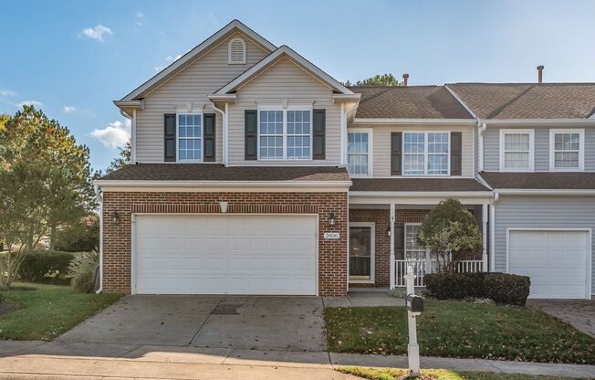 Fenced yard 4 bedroom townhouse in North Raleigh!