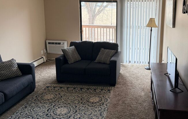 2 beds, 1 bath, 880 sqft, $795