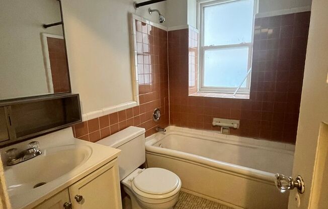 Studio, 1 bath, 224 sqft, $1,000, Unit 605