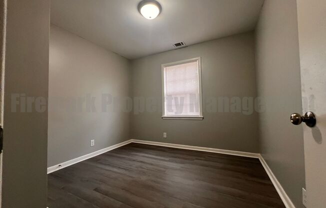 3 beds, 1.5 baths, $900, Unit 902 Preston Street - E