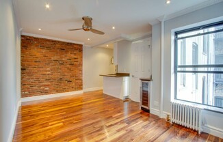 1590 Lexington Ave