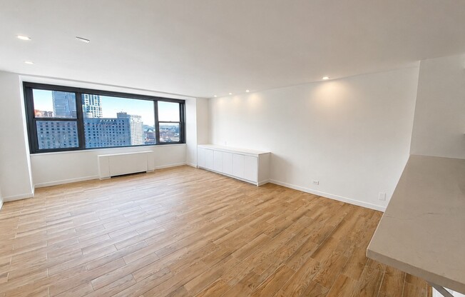 1 bed, 1 bath, 735 sqft, $4,000, Unit 25R