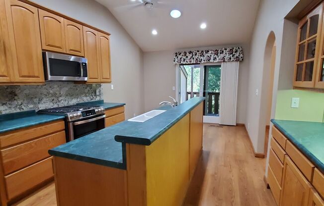 3 beds, 2 baths, $4,150