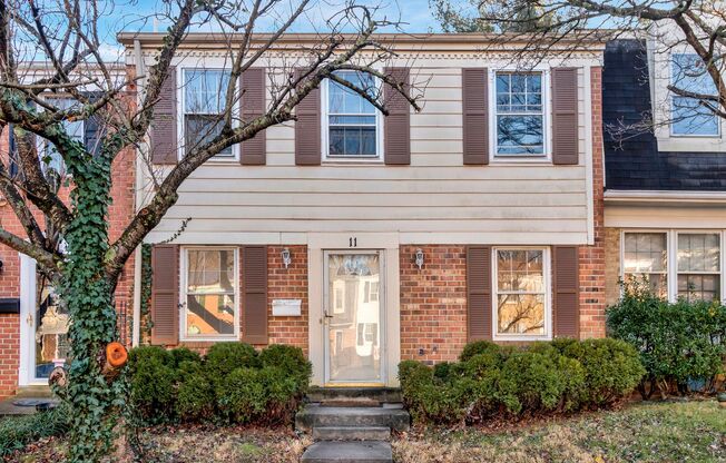 Great 3 BR 2.5 BA Townhome in Gaithersburg