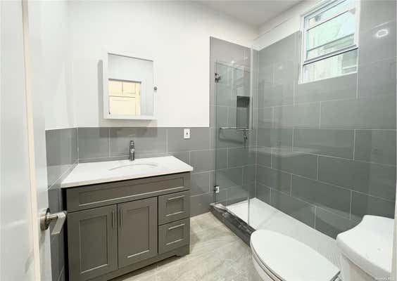 3 beds, 1 bath, $3,200, Unit 2