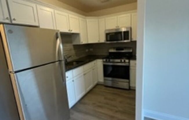 Studio, 1 bath, 475 sqft, $1,250, Unit 401
