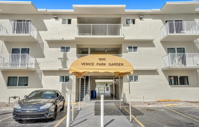 1895 Venice Park Dr