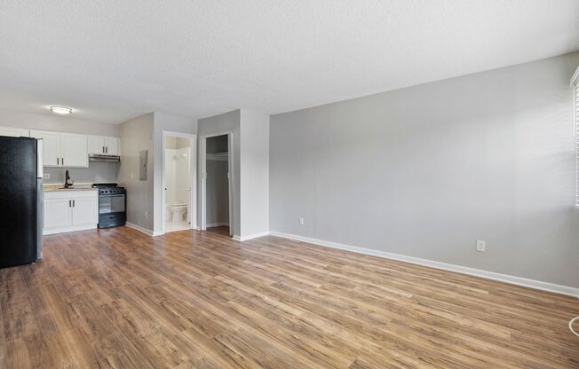 Studio, 1 bath, 300 sqft, $845, Unit 16