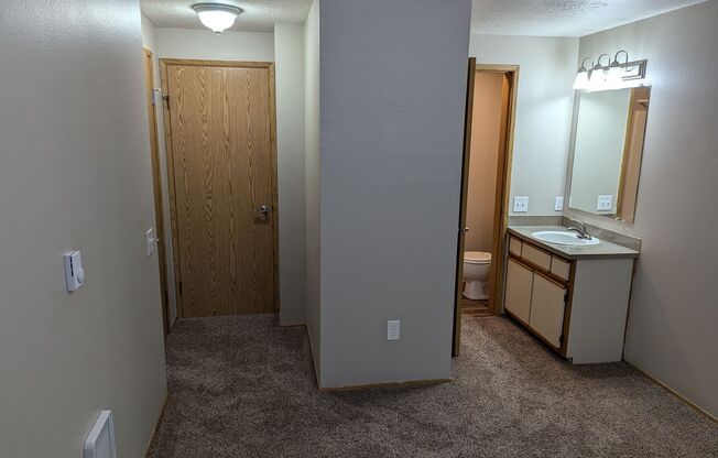 2 beds, 2 baths, 950 sqft, $1,350, Unit 24
