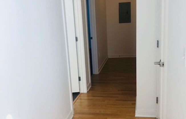 2 beds, 1 bath, 900 sqft, $1,999, Unit 200