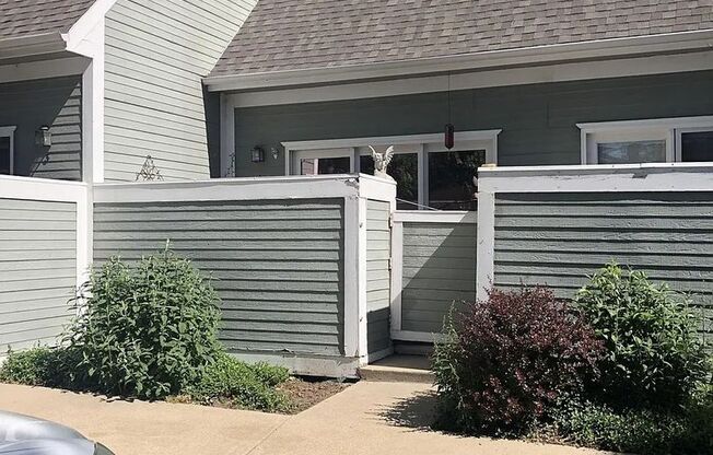 Bright & Convenient Unit in the Heart of Boulder – Walk to CU! Available August 1! 50% off August rent!