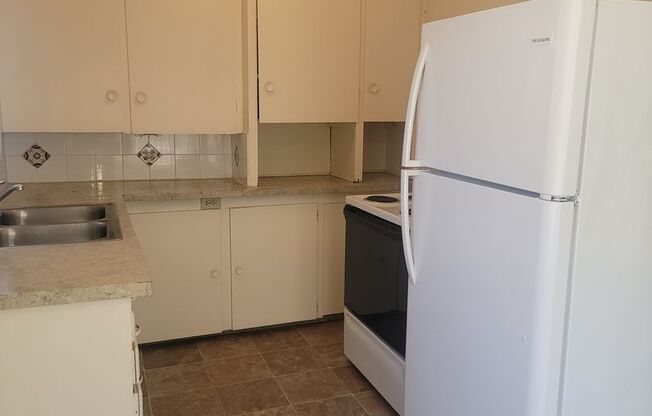 Studio, 1 bath, 450 sqft, $1,250, Unit 205