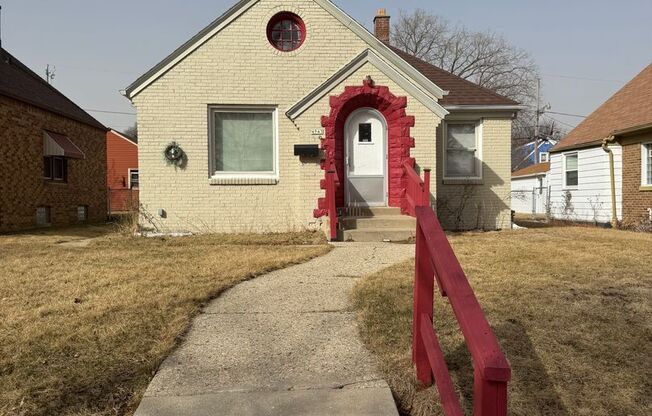 2 Bedroom 1.5 Bath plus 2 dens - Newly renovated