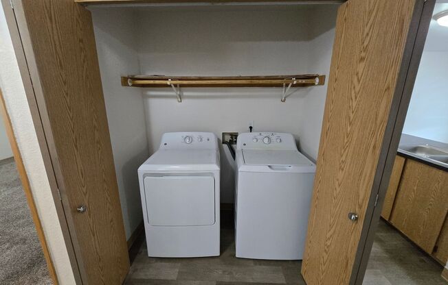 2 beds, 1 bath, 875 sqft, $1,325, Unit 127-33