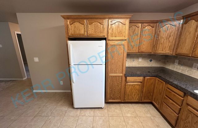 3142 NE 16 ST